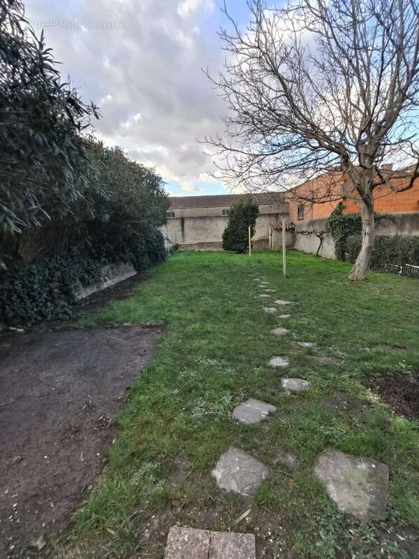 Maison à LABRUGUIERE