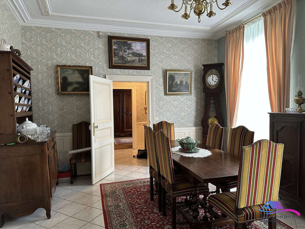 Séjour  - Maison à CHATEAUMEILLANT