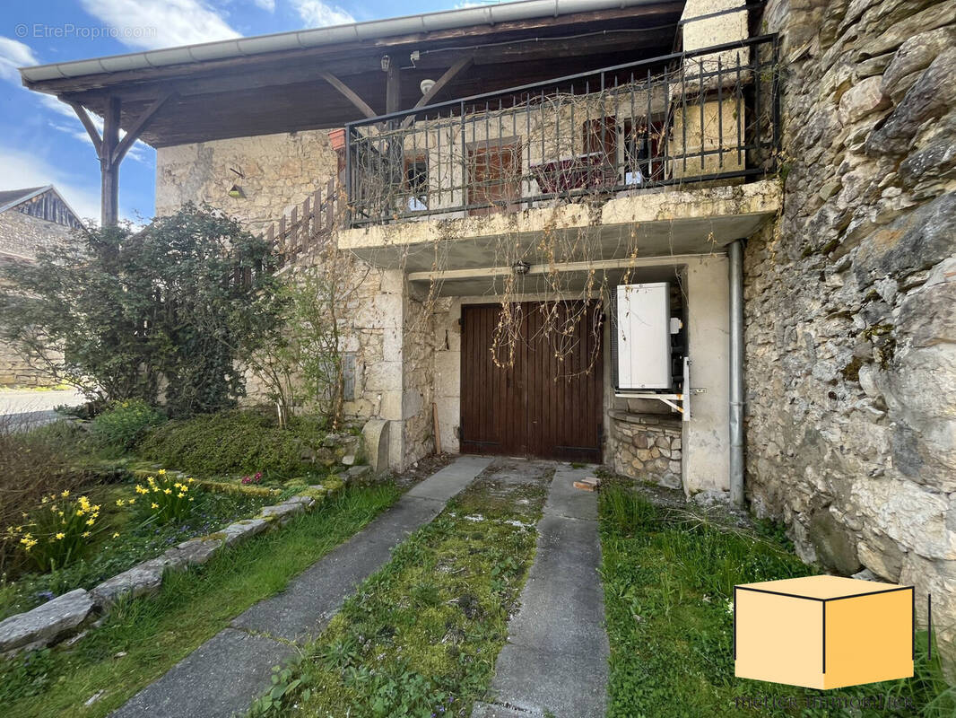 Maison à MAGNIEU