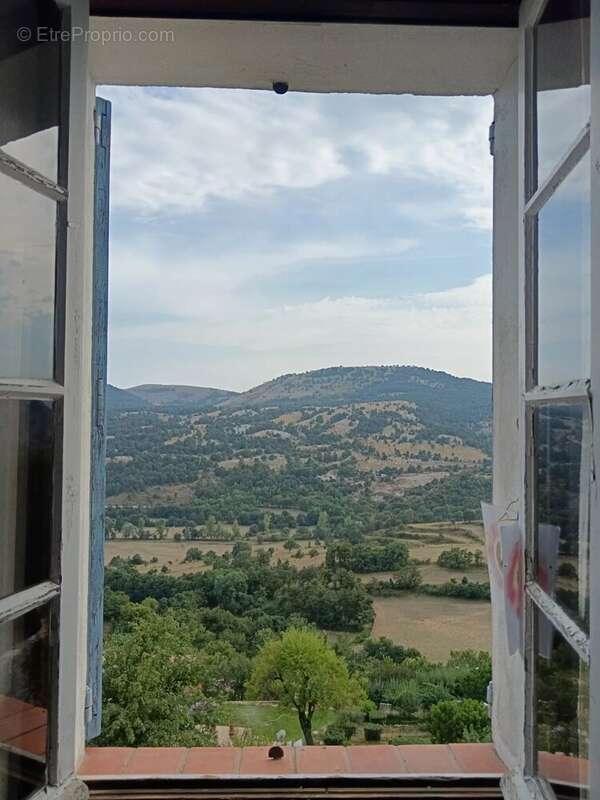 Appartement à COURSEGOULES