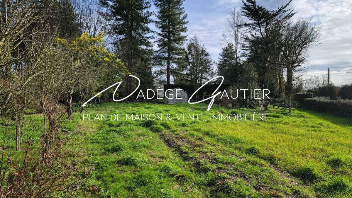 Terrain à CHALLANS