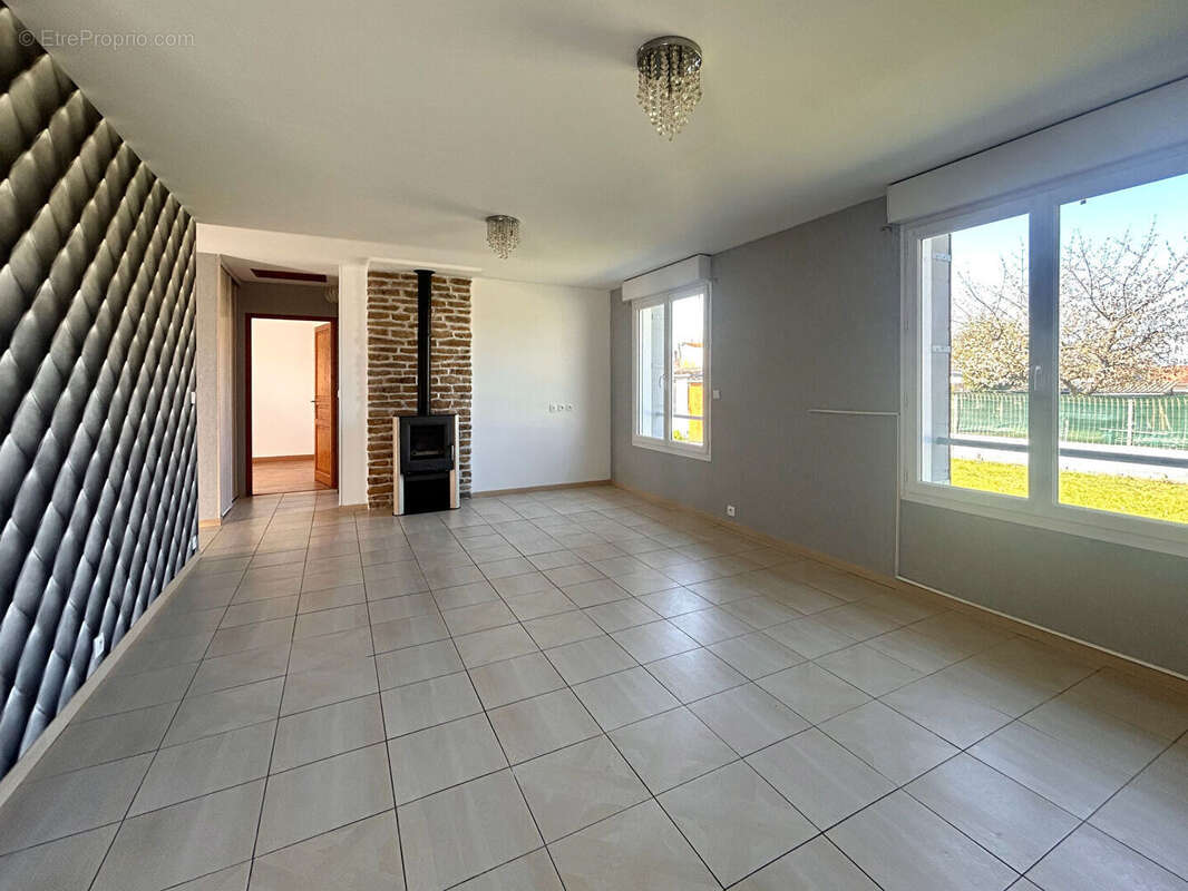 Maison à VERNEUIL-EN-HALATTE