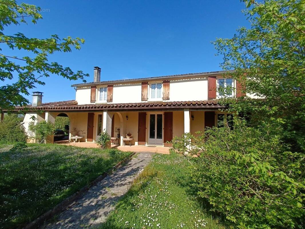 Maison à BIOUSSAC