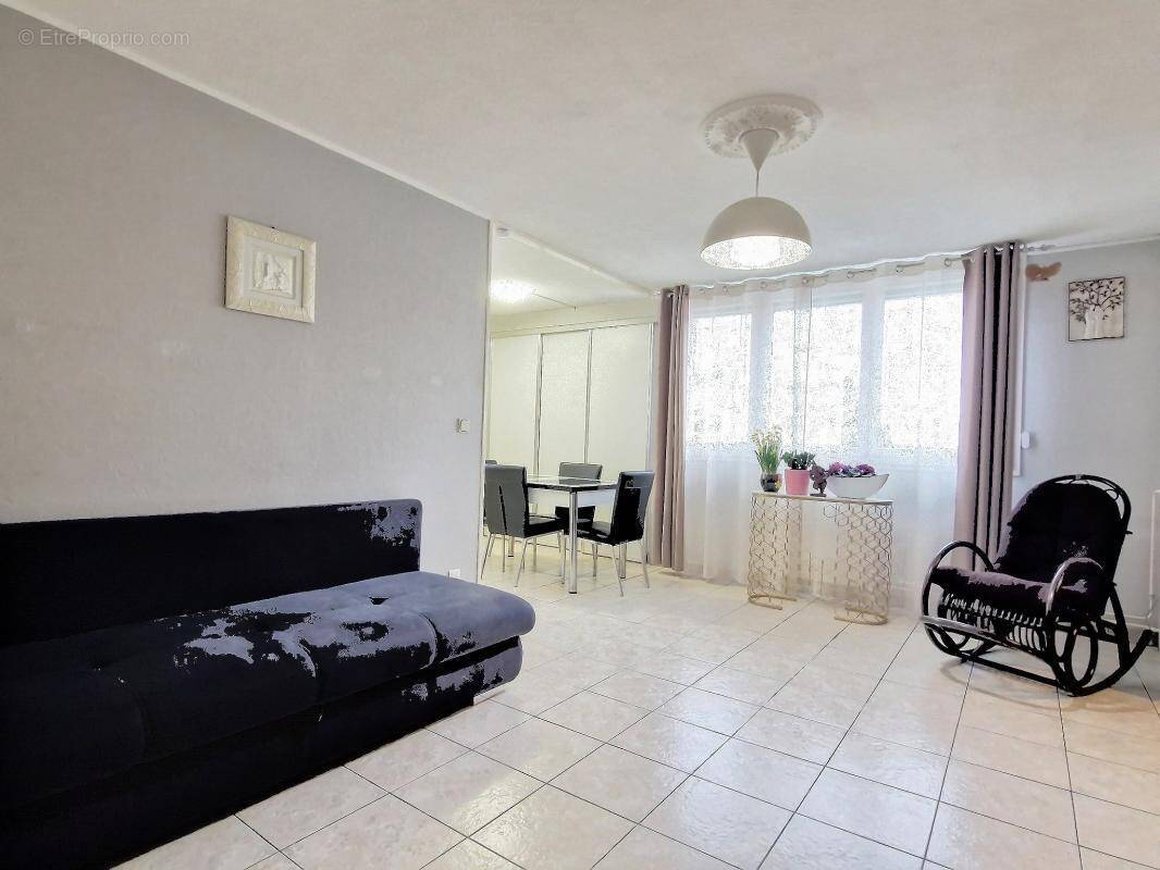 Appartement à DECINES-CHARPIEU