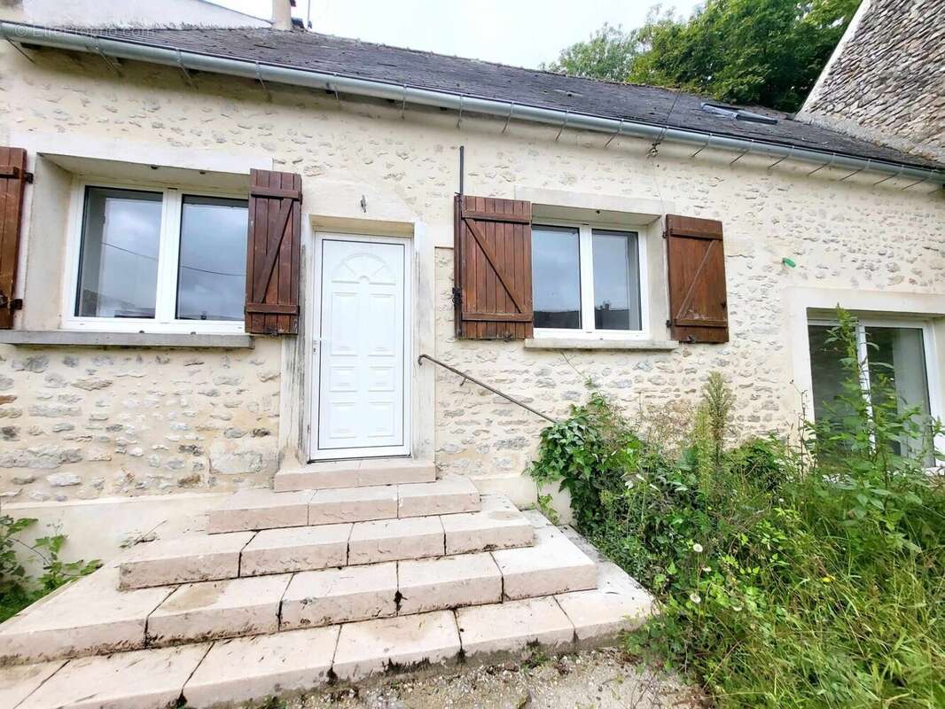 Maison à CHALOU-MOULINEUX