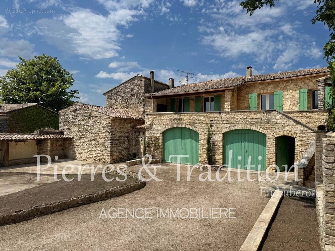 Maison à GORDES
