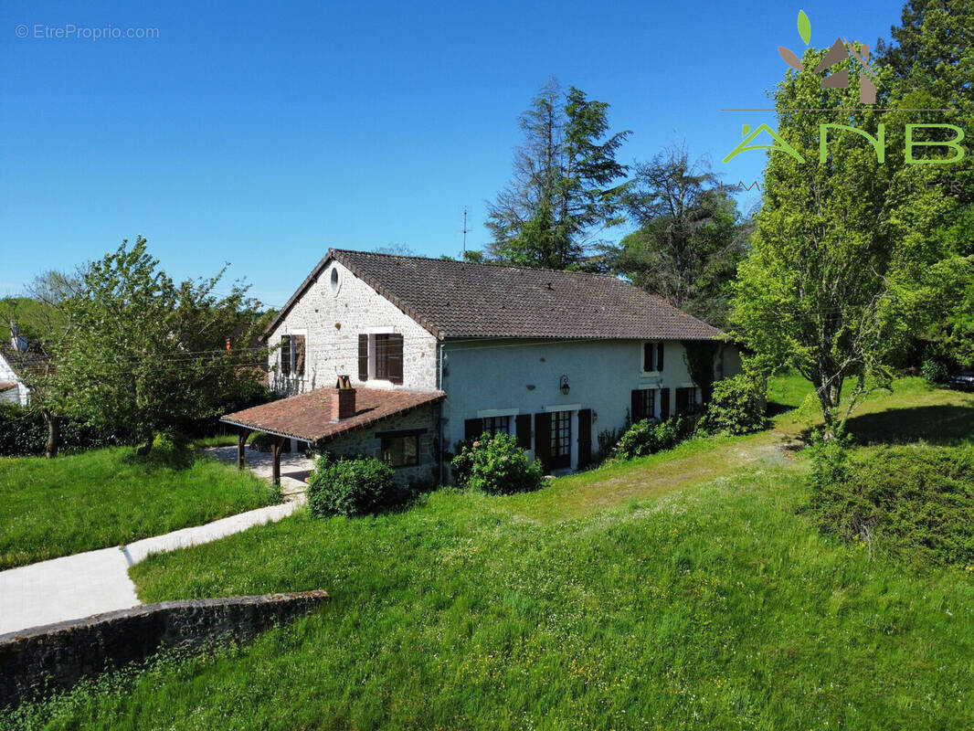 Maison à CHAMPNIERS-ET-REILHAC