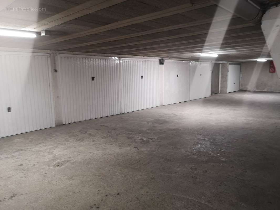 Parking à MANDELIEU-LA-NAPOULE