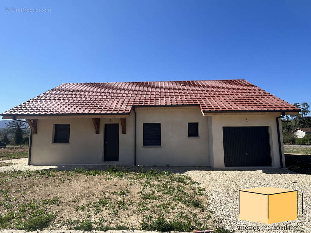 Maison à CHAZEY-BONS