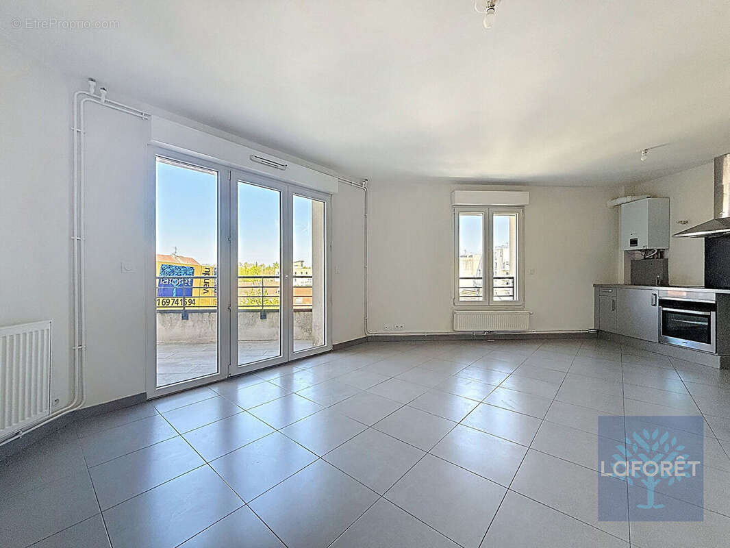 Appartement à CHILLY-MAZARIN