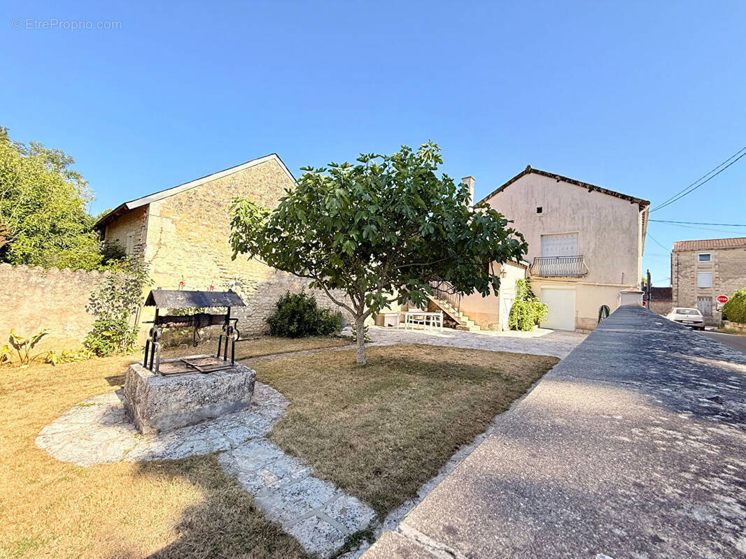 Maison à SAINT-JULIEN-L&#039;ARS