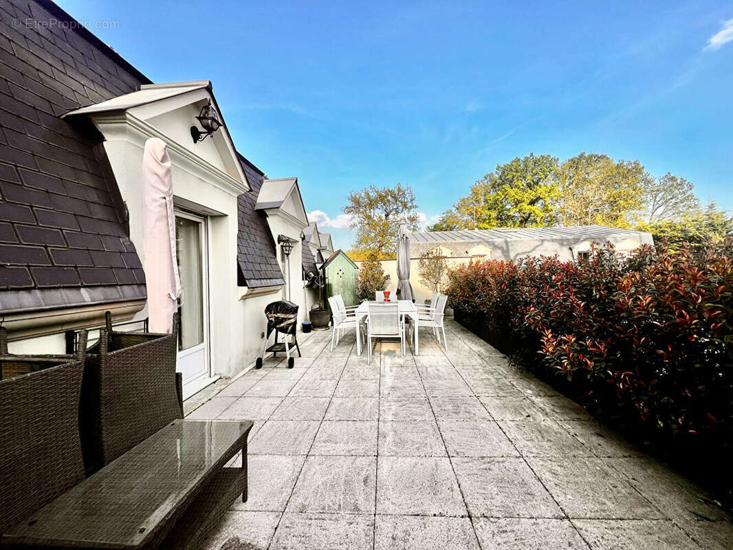 Appartement à LAMORLAYE
