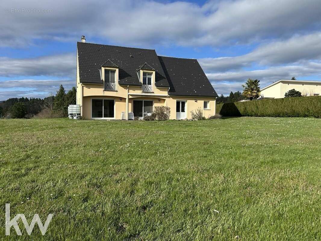Maison à CORREZE