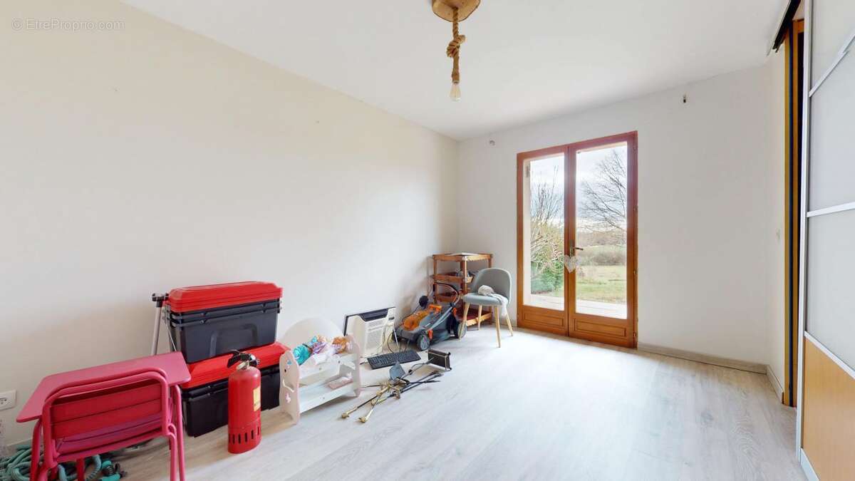 Maison à LUCENAY