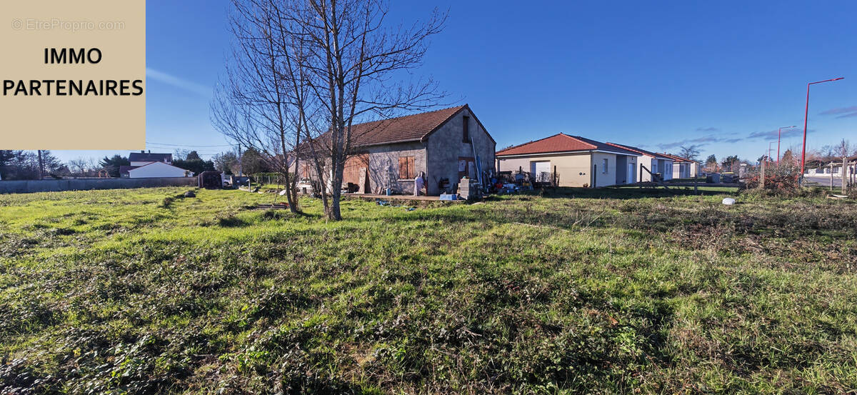 Terrain à VENDAT
