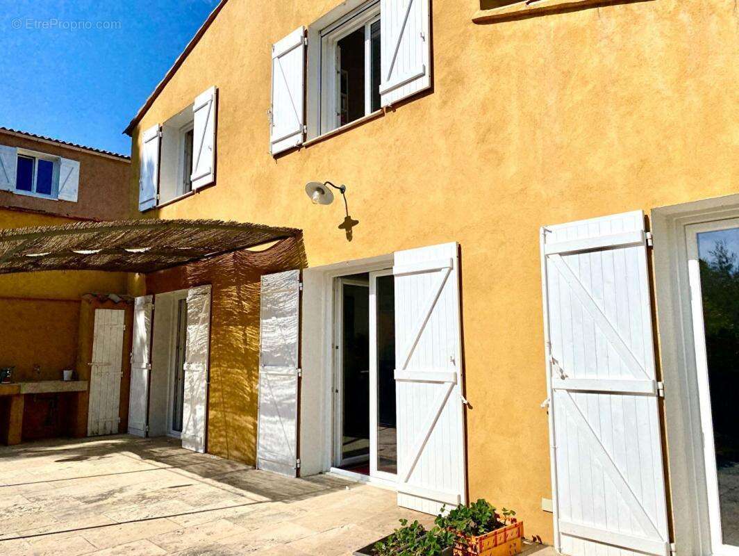 Maison à LE CASTELLET