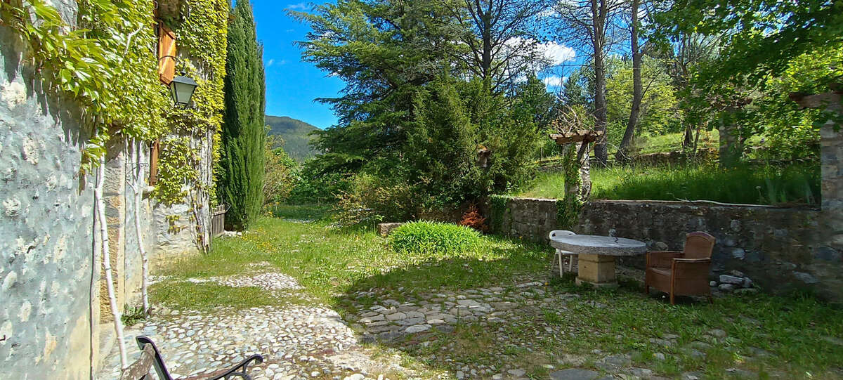 Maison à ENTREVAUX