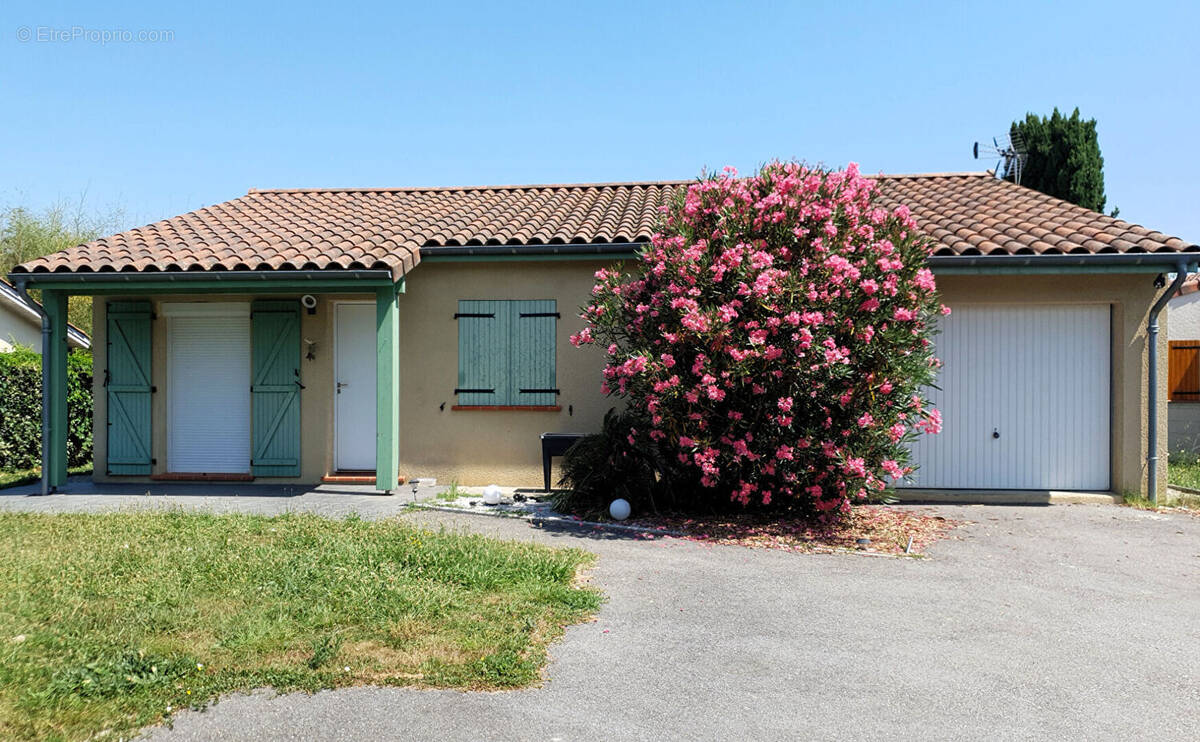 Maison à LAVERNOSE-LACASSE