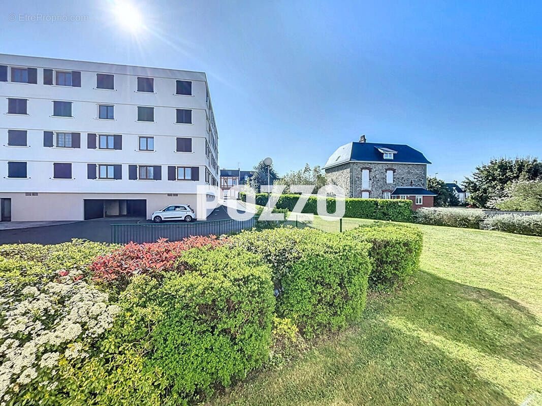 Appartement à DONVILLE-LES-BAINS