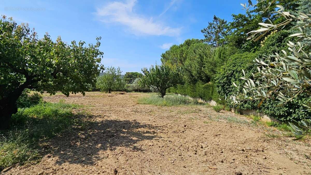 Terrain à CLARENSAC