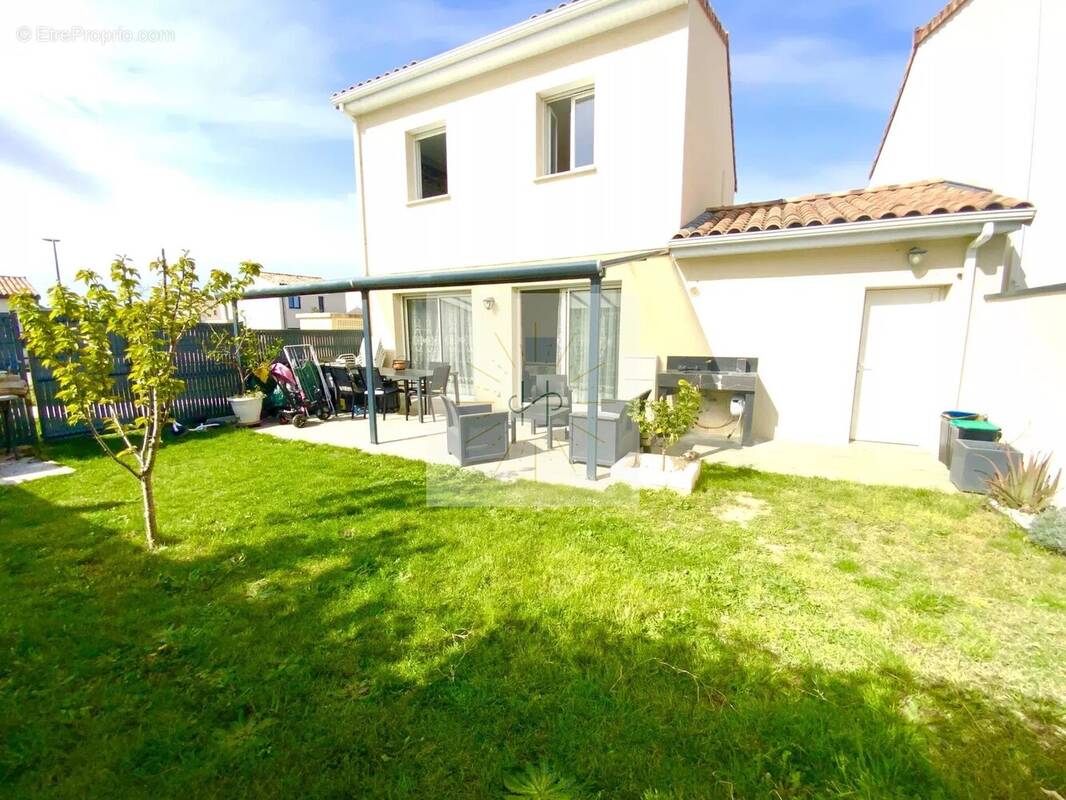 Maison à MONTELIMAR