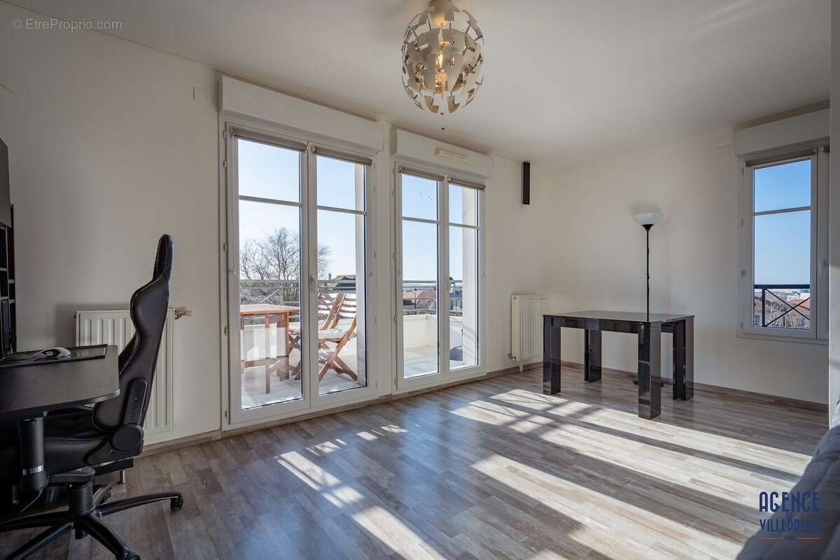 Appartement à LES CLAYES-SOUS-BOIS