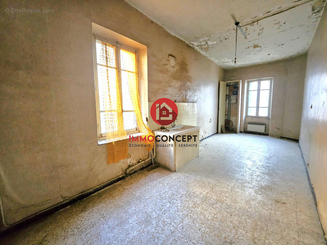 Appartement à BAGNOLS-SUR-CEZE