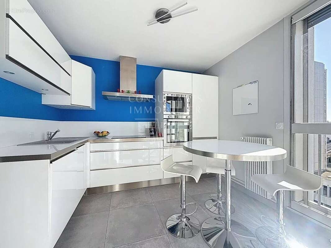 Appartement à PARIS-15E