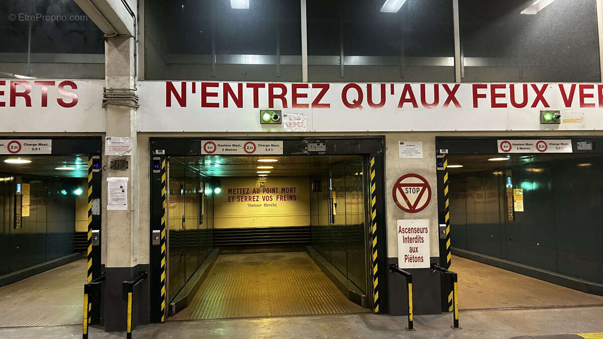 Photo 5 - Parking à PARIS-1E