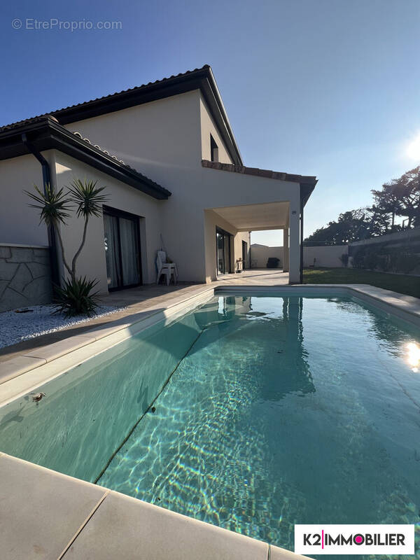 Maison à MONTELIMAR
