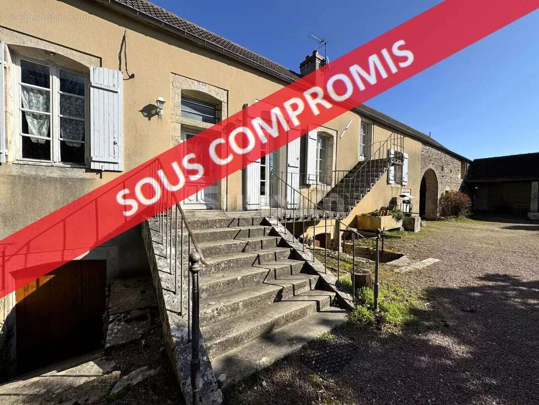 Maison à AVALLON