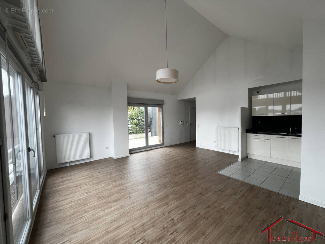 Séjour Cathédral 1 - 27 m² - Appartement à CHAMPS-SUR-MARNE