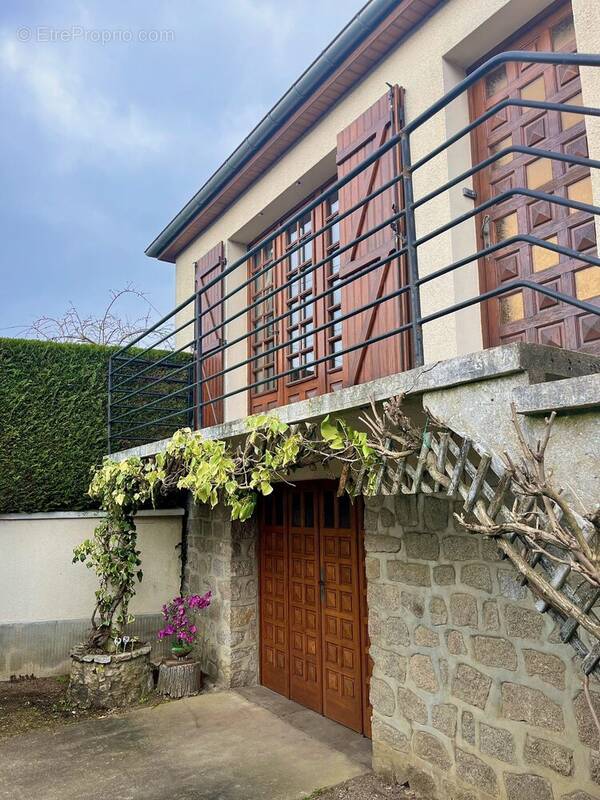 Maison à SAINT-COSME-EN-VAIRAIS