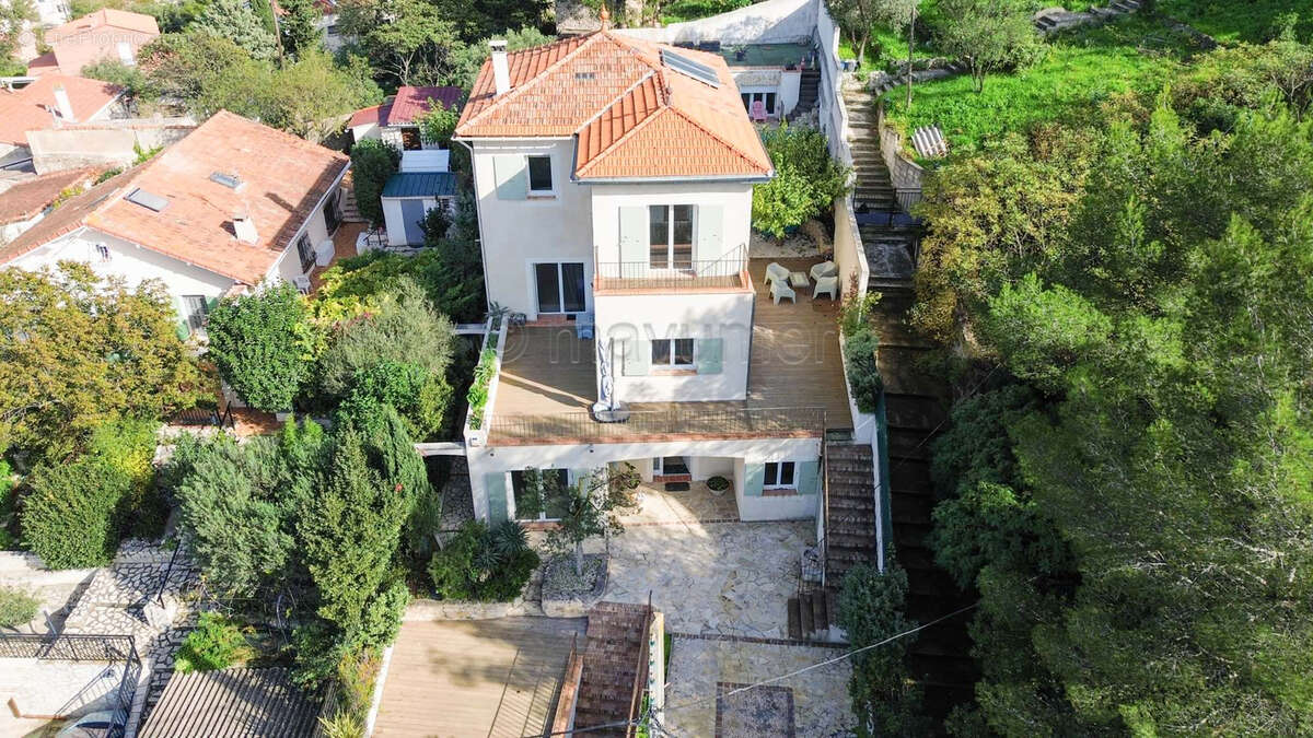 Maison T7 + T2 ind. + 2 Garages + Piscine 13009 Marseille - Maison à MARSEILLE-9E