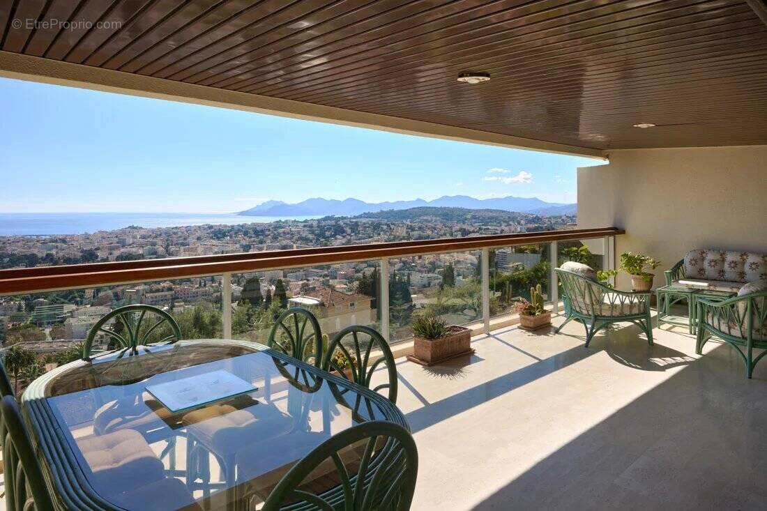 Appartement à LE CANNET