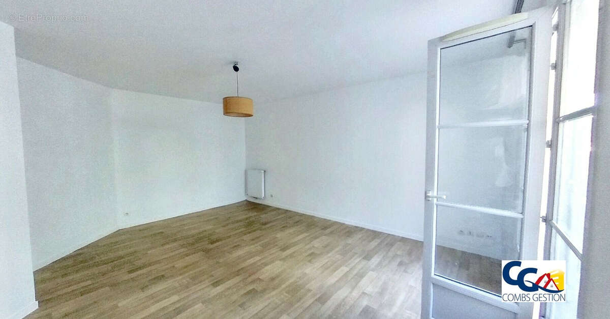 Appartement à COMBS-LA-VILLE