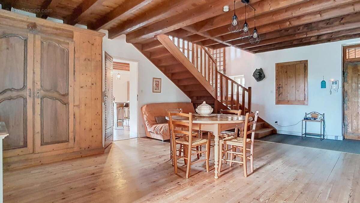 Maison à FELINES