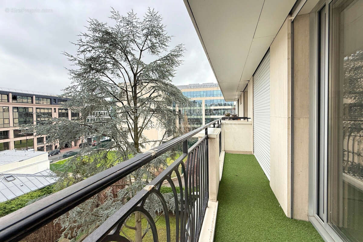 Appartement à NEUILLY-SUR-SEINE