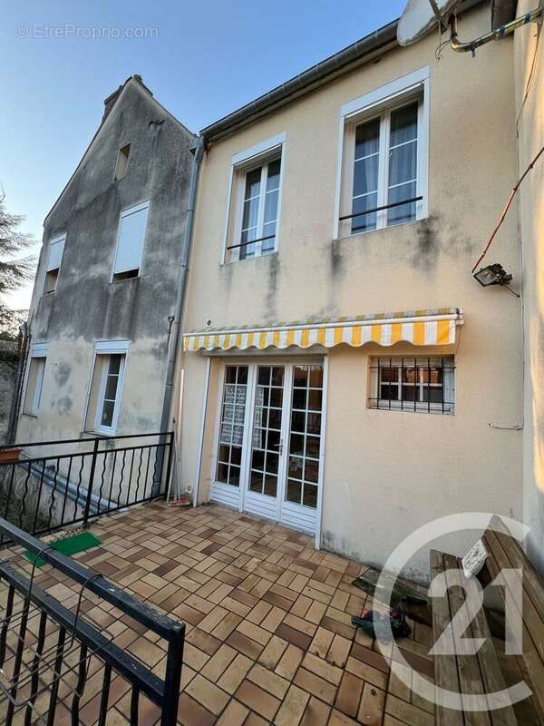 Maison à LA FERE