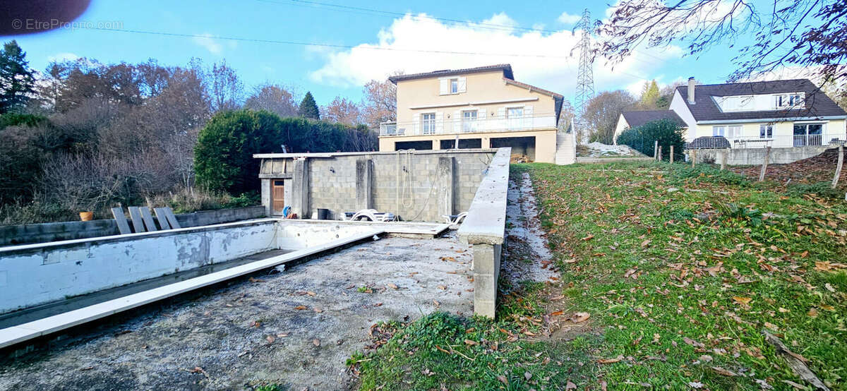Maison à LE PALAIS-SUR-VIENNE