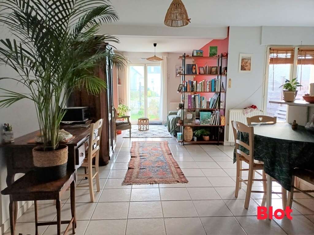 Maison à DOMAGNE