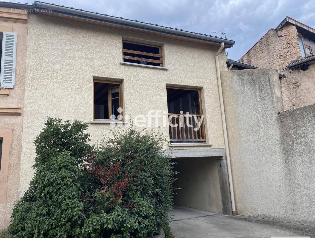 Appartement à SAINT-JUST-SAINT-RAMBERT