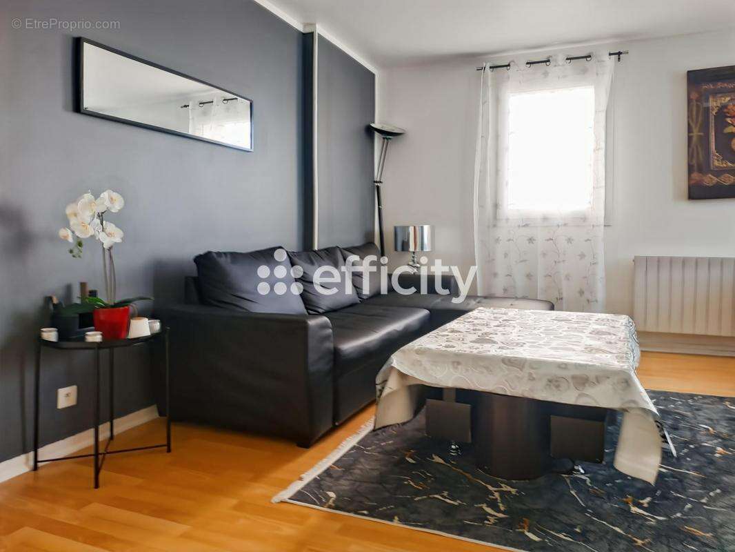 Appartement à ELANCOURT