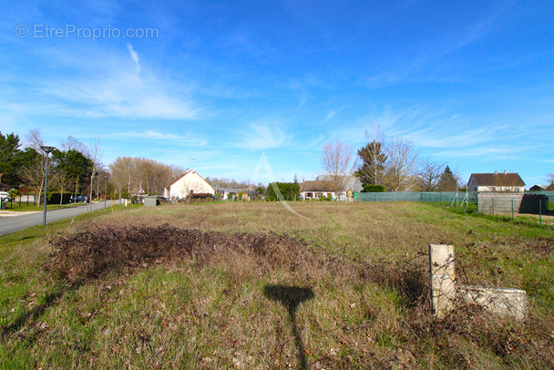 Terrain à CONTRES
