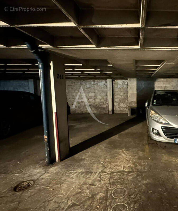 Parking à PARIS-20E