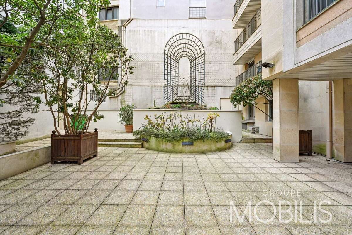 Appartement à PARIS-16E