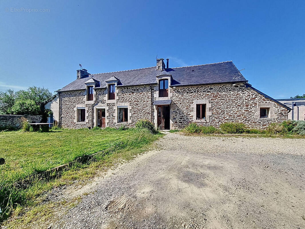Maison à LANGUENAN