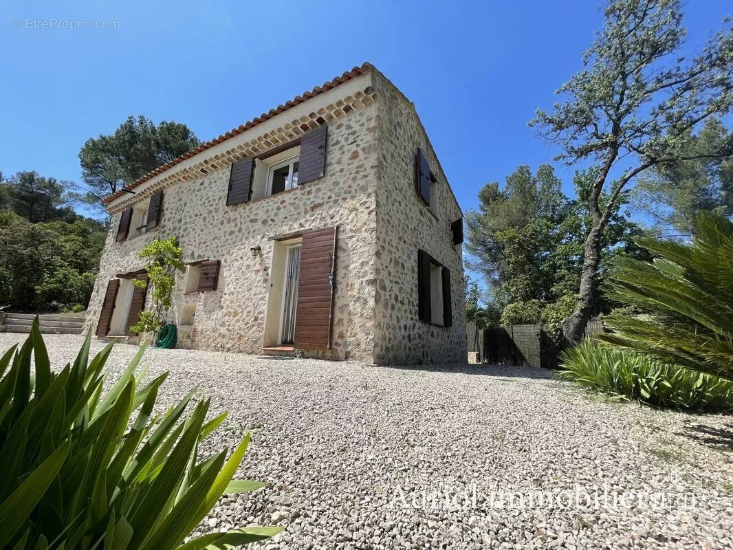 Maison à SAINT-ZACHARIE