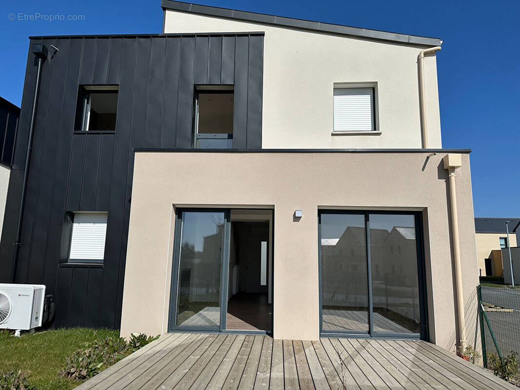 Maison à LA CHAPELLE-DES-FOUGERETZ