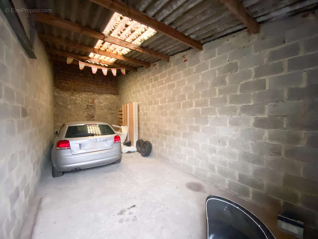 Parking à FERRIERE-LA-GRANDE